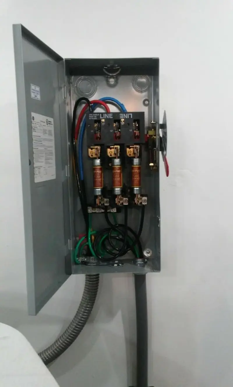 Three-phase disconnect switch installed for Smoke Detector Installation in Lake Butler